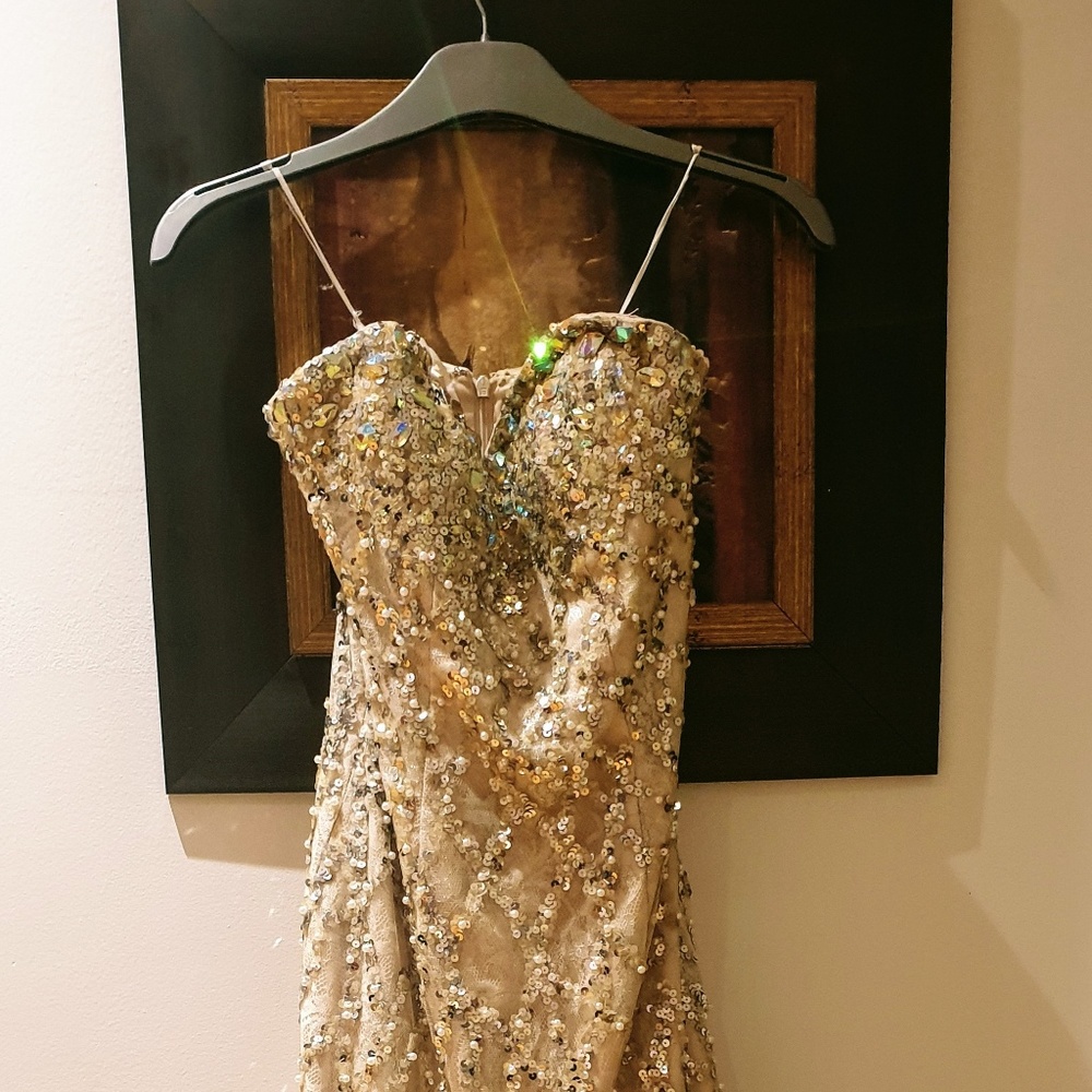 FORMAL DRESS - Picture 2 of 4
